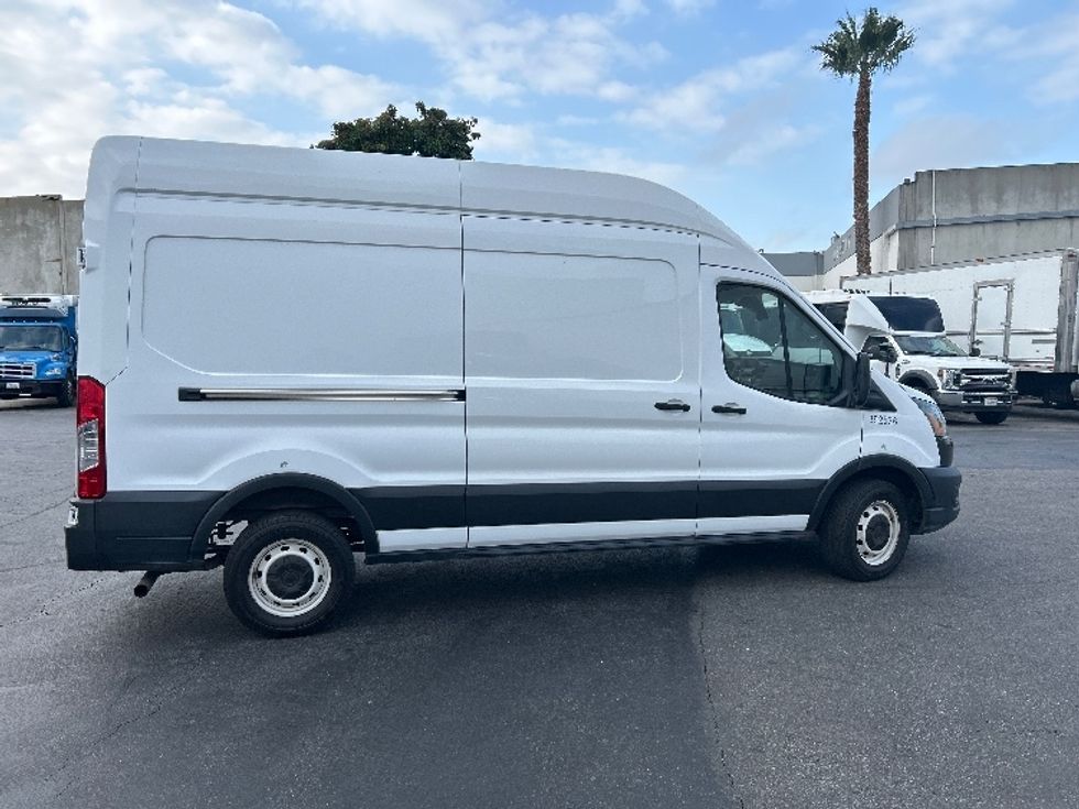 Cargo Van (Panel Van)-Light and Medium Duty Trucks-Ford-2021-Transit 250-Torrance-CA-126,163\n\t\tmiles-$ 32,000 - Image 13