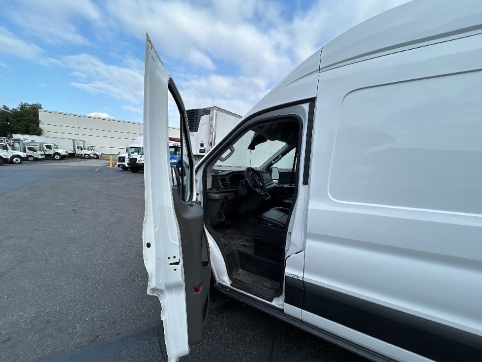 Cargo Van (Panel Van)-Light and Medium Duty Trucks-Ford-2021-Transit 250-Torrance-CA-126,163\n\t\tmiles-$ 32,000 - Image 14