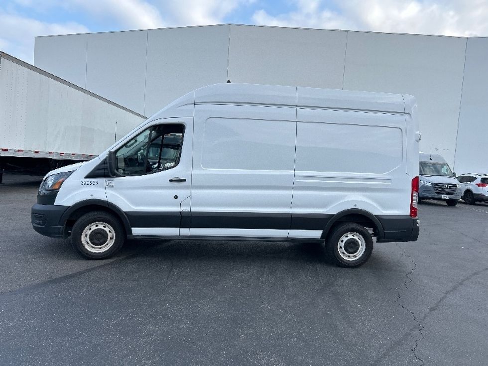 Cargo Van (Panel Van)-Light and Medium Duty Trucks-Ford-2021-Transit 250-Torrance-CA-126,163\n\t\tmiles-$ 32,000 - Image 4