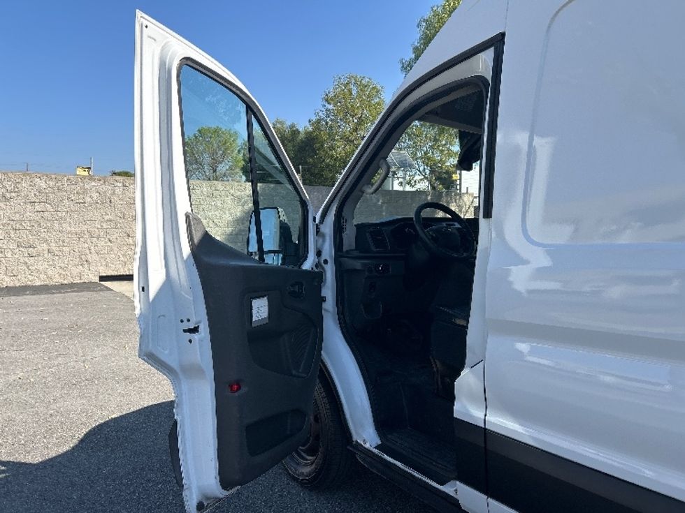 Cargo Van (Panel Van)-Light and Medium Duty Trucks-Ford-2021-Transit 250-Torrance-CA-133,540\n\t\tmiles-$ 29,250 - Image 16
