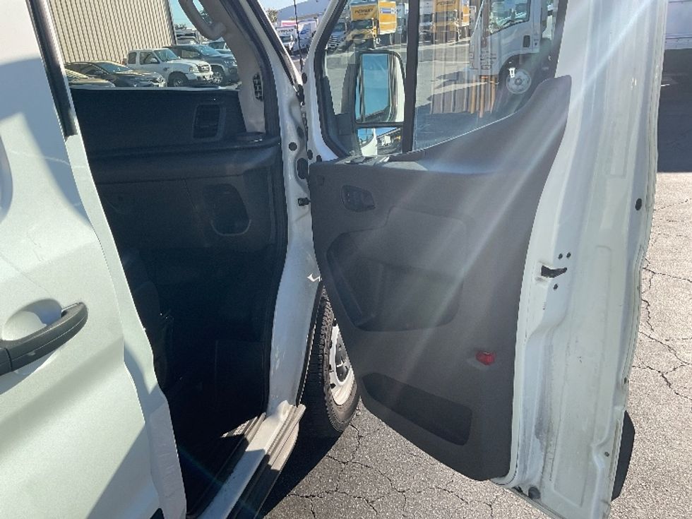 Cargo Van (Panel Van)-Light and Medium Duty Trucks-Ford-2021-Transit 250-Torrance-CA-134,533\n\t\tmiles-$ 29,000 - Image 18