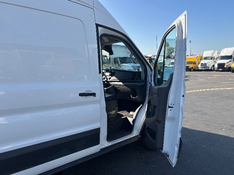 Cargo Van (Panel Van)-Light and Medium Duty Trucks-Ford-2021-Transit 250-Torrance-CA-166,120\n\t\tmiles-$ 23,000 - Image 19