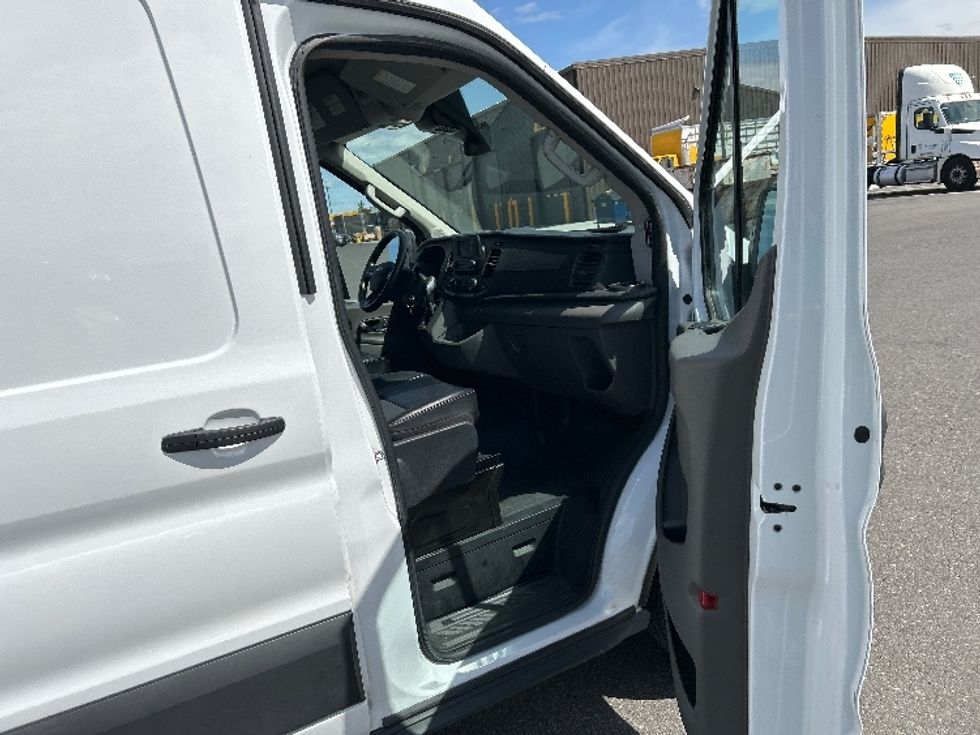 2021 Ford Transit photo 16