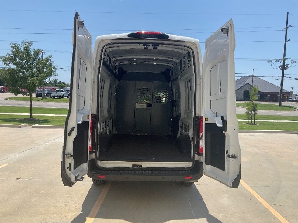 Cargo Van (Panel Van)-Light and Medium Duty Trucks-Ford-2021-Transit 250-Tulsa-OK-72,200\n\t\tmiles-$ 32,000 - Image 7