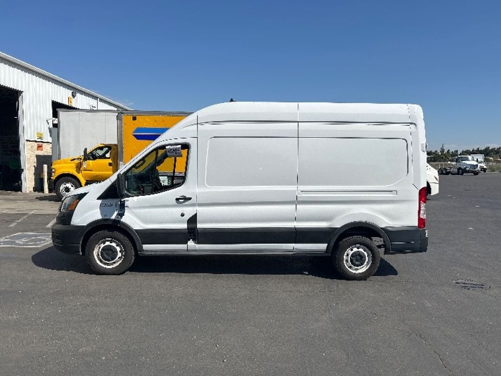 Cargo Van (Panel Van)-Light and Medium Duty Trucks-Ford-2021-Transit 250-West Sacramento-CA-179,008\n\t\tmiles-$ 19,250 - Image 4
