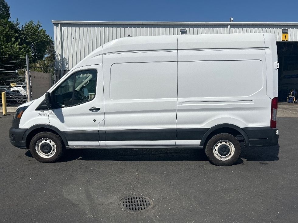 Cargo Van (Panel Van)-Light and Medium Duty Trucks-Ford-2021-Transit 250-West Sacramento-CA-181,197\n\t\tmiles-$ 19,000 - Image 4