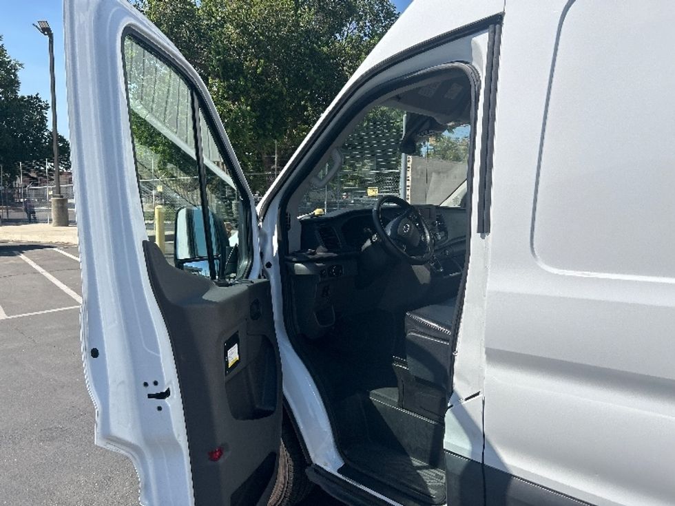 Cargo Van (Panel Van)-Light and Medium Duty Trucks-Ford-2021-Transit 250-West Sacramento-CA-181,197\n\t\tmiles-$ 19,000 - Image 14