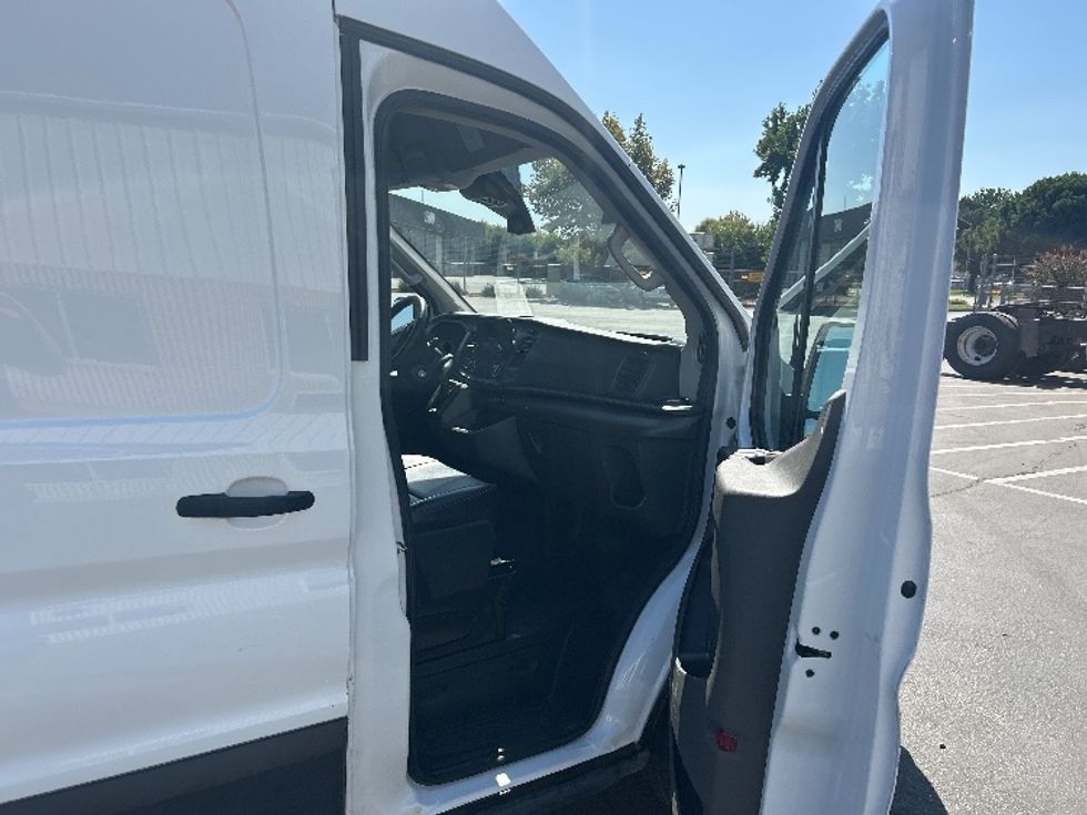 Cargo Van (Panel Van)-Light and Medium Duty Trucks-Ford-2021-Transit 250-West Sacramento-CA-181,197\n\t\tmiles-$ 19,000 - Image 18