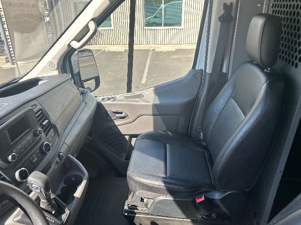 Cargo Van (Panel Van)-Light and Medium Duty Trucks-Ford-2021-Transit 250-West Sacramento-CA-181,197\n\t\tmiles-$ 19,000 - Image 17