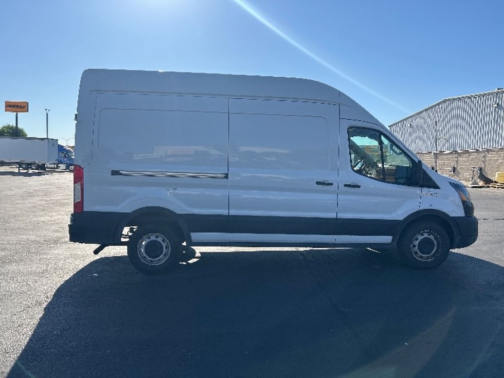 Cargo Van (Panel Van)-Light and Medium Duty Trucks-Ford-2021-Transit 250-West Sacramento-CA-209,708\n\t\tmiles-$ 15,000 - Image 13