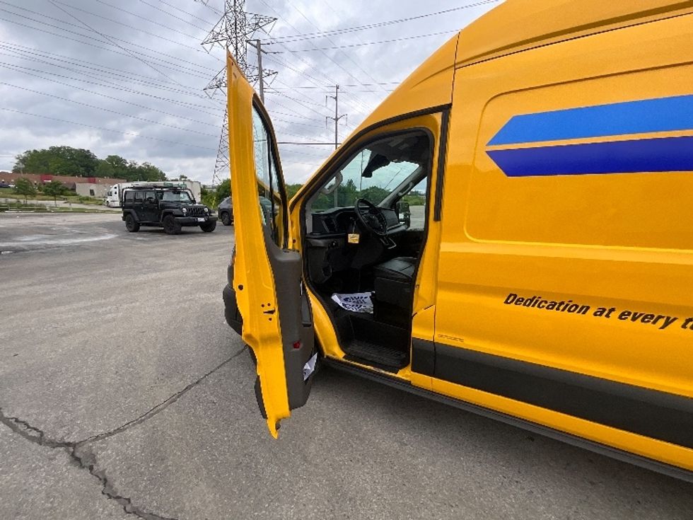 Cargo Van (Panel Van)-Light and Medium Duty Trucks-Ford-2021-Transit 250-Windsor-ON-116,047\n\t\tkm-$ 38,000 - Image 16