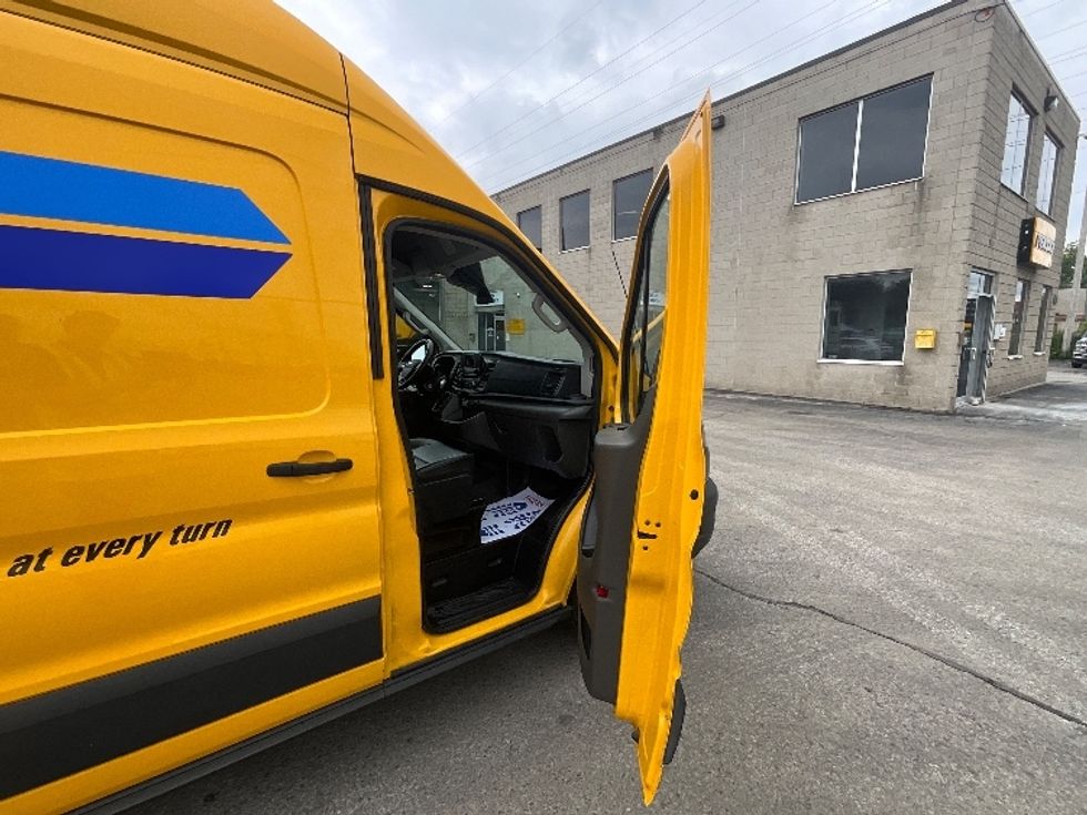 Cargo Van (Panel Van)-Light and Medium Duty Trucks-Ford-2021-Transit 250-Windsor-ON-116,047\n\t\tkm-$ 38,000 - Image 20