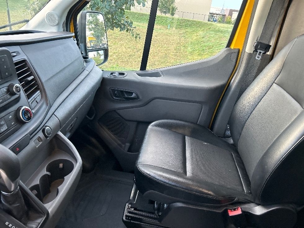 Cargo Van (Panel Van)-Light and Medium Duty Trucks-Ford-2021-Transit 250-Windsor-WI-121,256\n\t\tmiles-$ 30,500 - Image 19