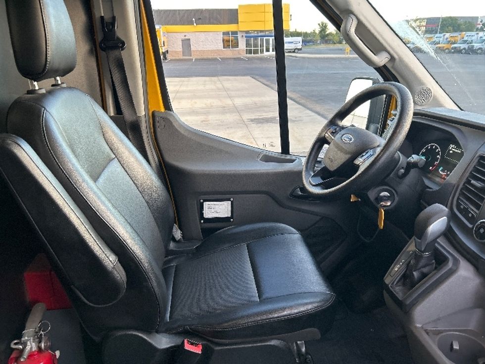 Cargo Van (Panel Van)-Light and Medium Duty Trucks-Ford-2021-Transit 250-Windsor-WI-121,256\n\t\tmiles-$ 30,500 - Image 22