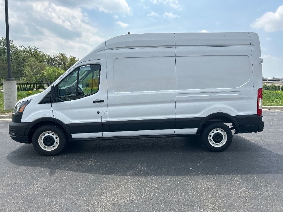 Cargo Van (Panel Van)-Light and Medium Duty Trucks-Ford-2021-Transit 250-Windsor-WI-63,031\n\t\tmiles-$ 37,250 - Image 4