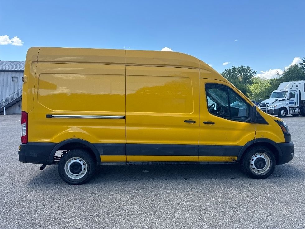 Cargo Van (Panel Van)-Light and Medium Duty Trucks-Ford-2021-Transit 250-Zanesville-OH-208,437\n\t\tmiles-$ 10,000 - Image 15