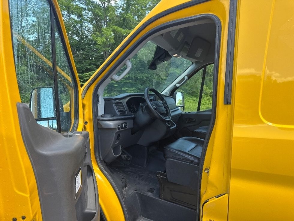 Cargo Van (Panel Van)-Light and Medium Duty Trucks-Ford-2021-Transit 250-Zanesville-OH-208,437\n\t\tmiles-$ 10,000 - Image 16