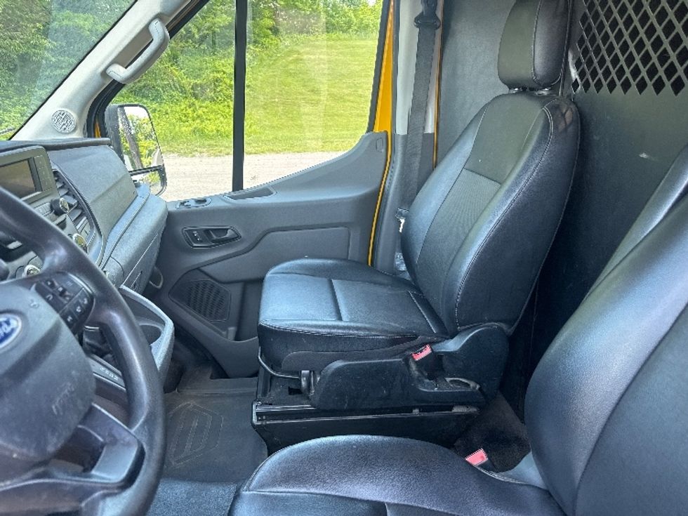 Cargo Van (Panel Van)-Light and Medium Duty Trucks-Ford-2021-Transit 250-Zanesville-OH-208,437\n\t\tmiles-$ 10,000 - Image 19