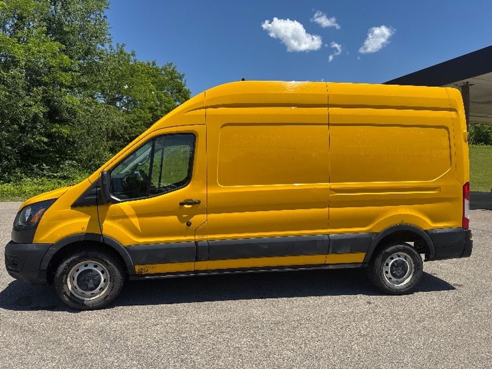 Cargo Van (Panel Van)-Light and Medium Duty Trucks-Ford-2021-Transit 250-Zanesville-OH-208,437\n\t\tmiles-$ 10,000 - Image 4