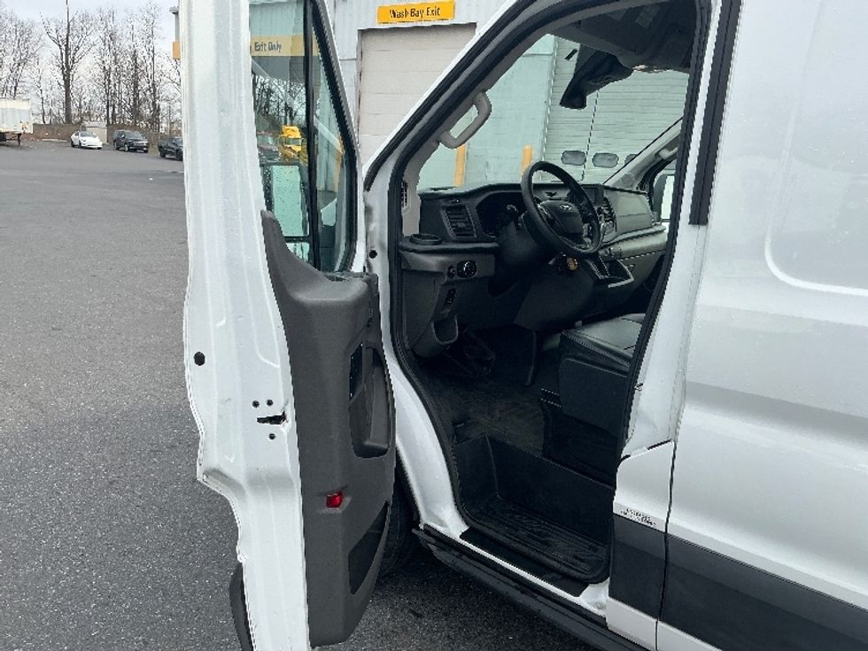 Cargo Van (Panel Van)-Light and Medium Duty Trucks-Ford-2021-Transit 350-Harrisburg-PA-125,449\n\t\tmiles-$ 32,250 - Image 16
