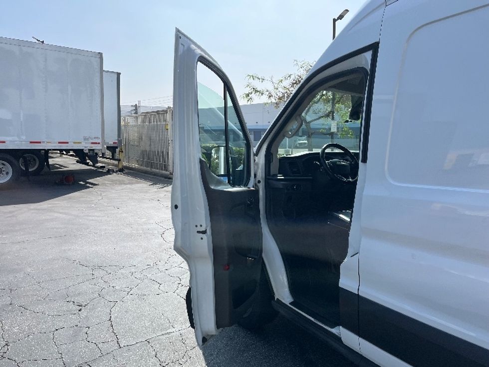 Cargo Van (Panel Van)-Light and Medium Duty Trucks-Ford-2021-Transit 350-La Mirada-CA-134,451\n\t\tmiles-$ 18,500 - Image 15