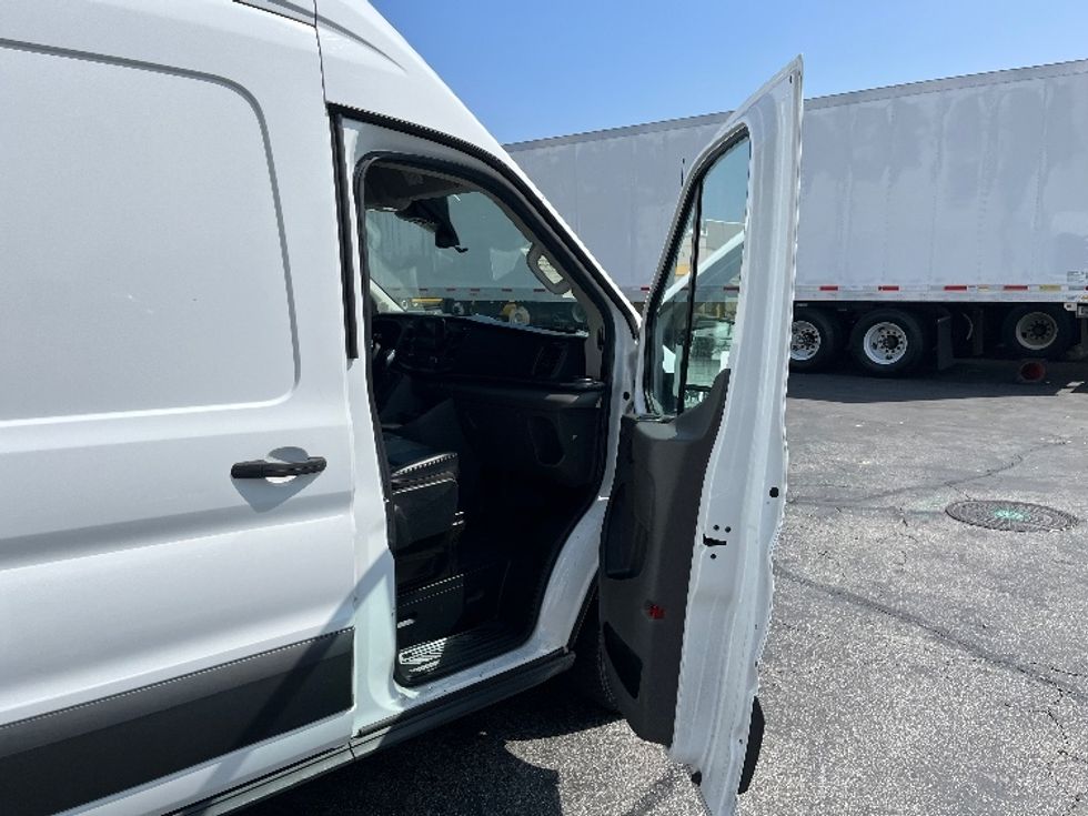 Cargo Van (Panel Van)-Light and Medium Duty Trucks-Ford-2021-Transit 350-La Mirada-CA-134,451\n\t\tmiles-$ 18,500 - Image 19