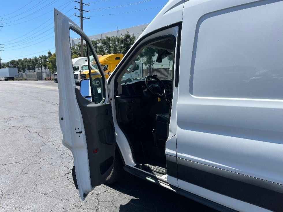 Cargo Van (Panel Van)-Light and Medium Duty Trucks-Ford-2021-Transit 350-La Mirada-CA-142,997\n\t\tmiles-$ 18,000 - Image 15