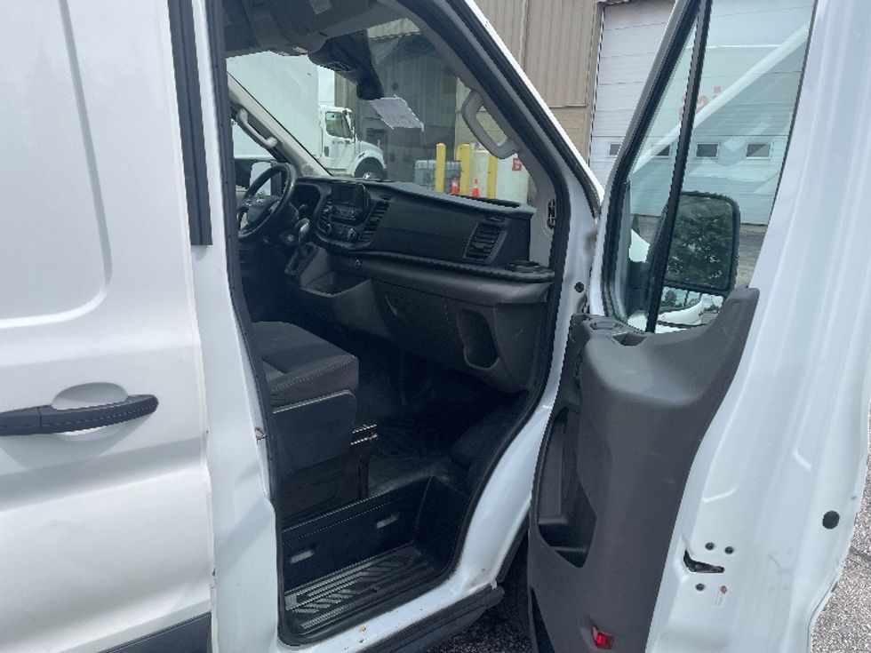 Cargo Van (Panel Van)-Light and Medium Duty Trucks-Ford-2021-Transit 350-Mississauga-ON-188,523\n\t\tkm-$ 19,250 - Image 17