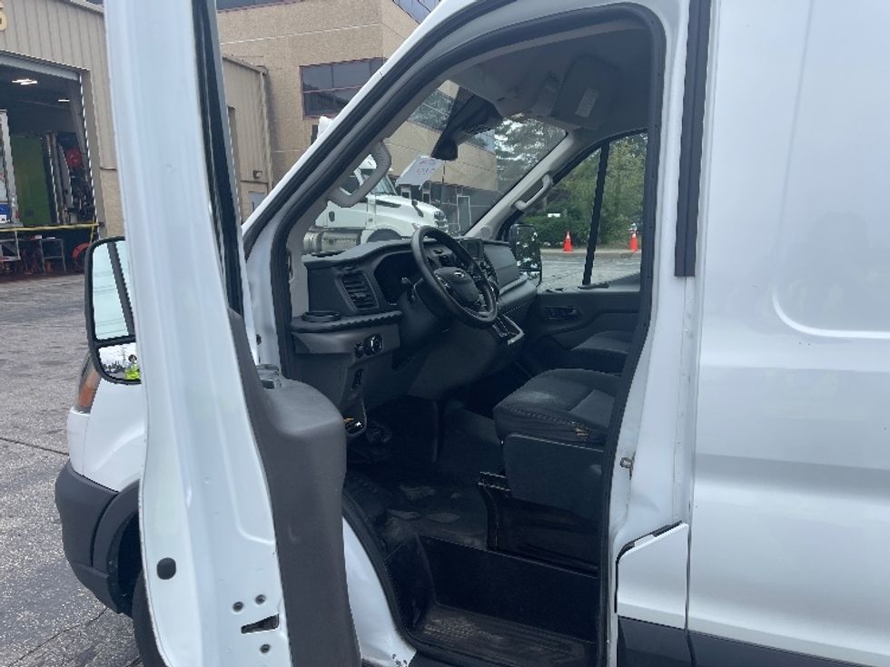 Cargo Van (Panel Van)-Light and Medium Duty Trucks-Ford-2021-Transit 350-Mississauga-ON-204,756\n\t\tkm-$ 21,000 - Image 13