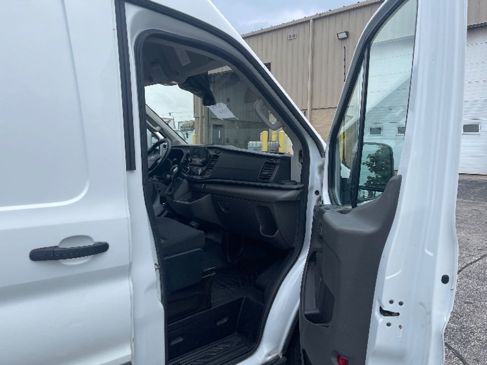 Cargo Van (Panel Van)-Light and Medium Duty Trucks-Ford-2021-Transit 350-Mississauga-ON-204,756\n\t\tkm-$ 21,000 - Image 17