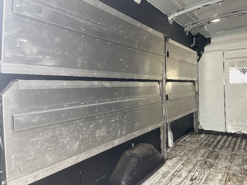 Cargo Van (Panel Van)-Light and Medium Duty Trucks-Ford-2021-Transit 350-Mississauga-ON-204,756\n\t\tkm-$ 21,000 - Image 9
