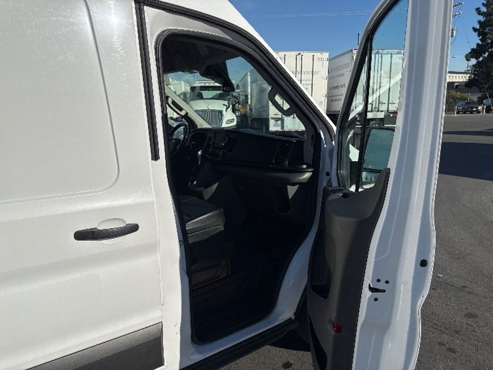 Cargo Van (Panel Van)-Light and Medium Duty Trucks-Ford-2021-Transit 350-West Sacramento-CA-92,821\n\t\tmiles-$ 28,000 - Image 17