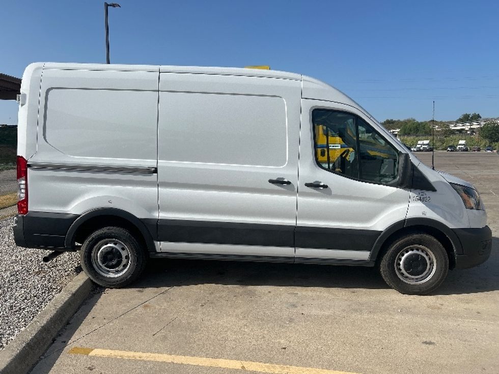 Cargo Van (Panel Van)-Light and Medium Duty Trucks-Ford-2022-Transit 150-Fort Worth-TX-154,224\n\t\tmiles-$ 21,500 - Image 12
