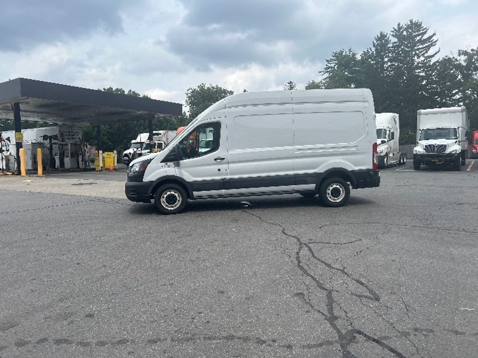 Cargo Van (Panel Van)-Light and Medium Duty Trucks-Ford-2022-Transit 250-Albany-NY-40,905\n\t\tmiles-$ 39,250 - Image 4