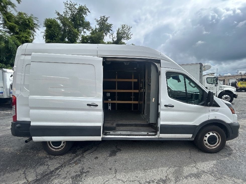 Cargo Van (Panel Van)-Light and Medium Duty Trucks-Ford-2022-Transit 250-Alexandria-VA-70,698\n\t\tmiles-$ 37,500 - Image 14