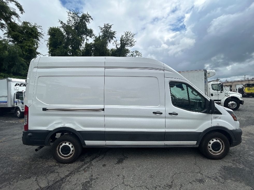 Cargo Van (Panel Van)-Light and Medium Duty Trucks-Ford-2022-Transit 250-Alexandria-VA-70,698\n\t\tmiles-$ 37,500 - Image 15