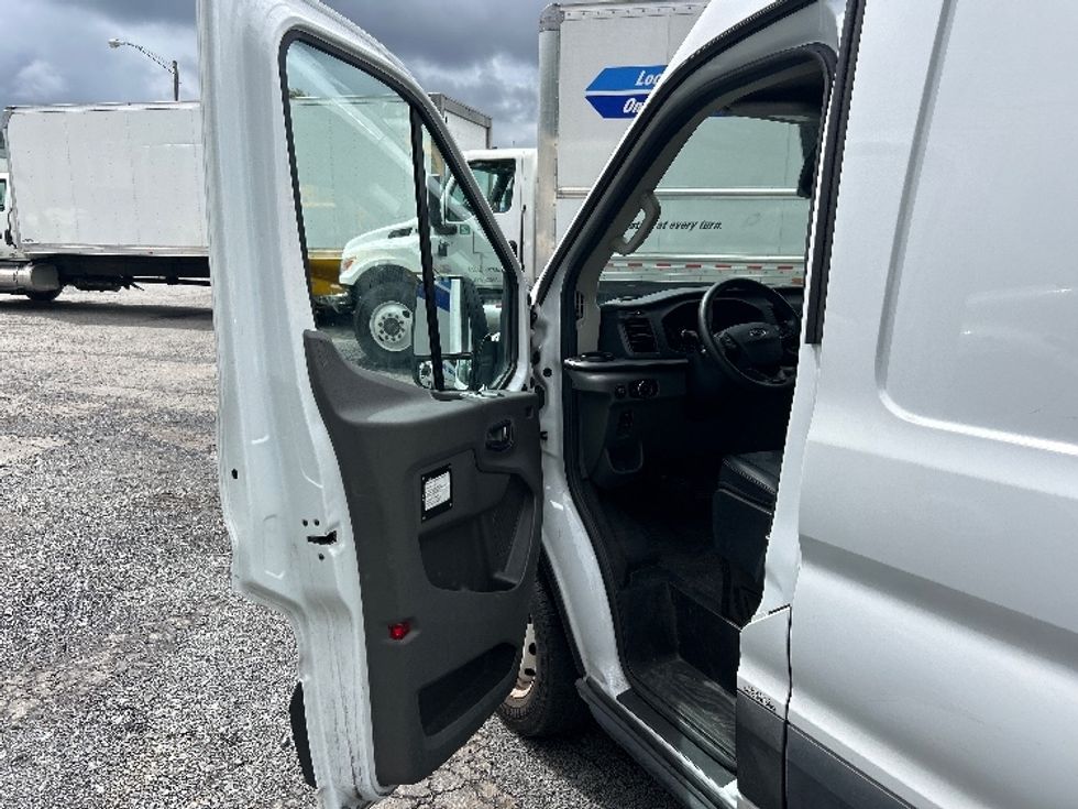 Cargo Van (Panel Van)-Light and Medium Duty Trucks-Ford-2022-Transit 250-Alexandria-VA-70,698\n\t\tmiles-$ 37,500 - Image 16