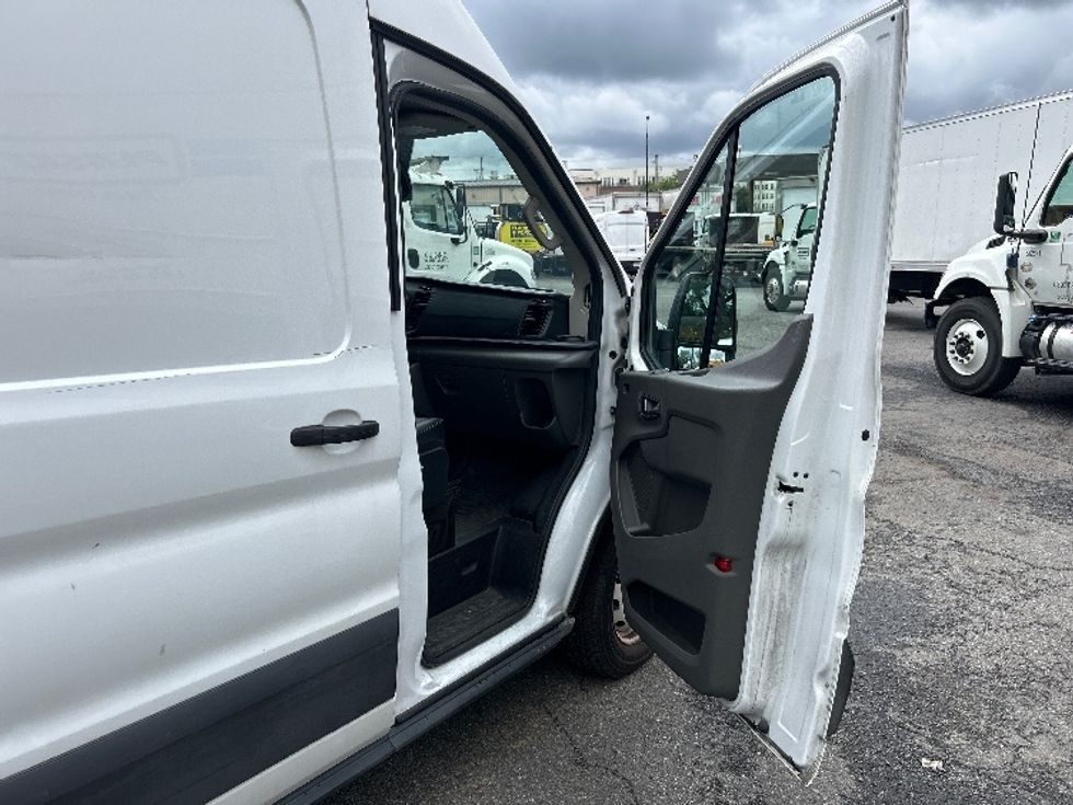 Cargo Van (Panel Van)-Light and Medium Duty Trucks-Ford-2022-Transit 250-Alexandria-VA-70,698\n\t\tmiles-$ 37,500 - Image 20