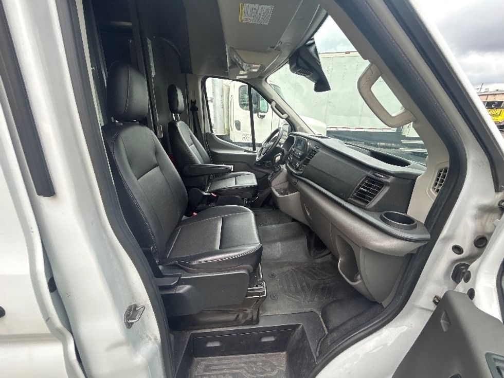 Cargo Van (Panel Van)-Light and Medium Duty Trucks-Ford-2022-Transit 250-Alexandria-VA-70,698\n\t\tmiles-$ 37,500 - Image 22