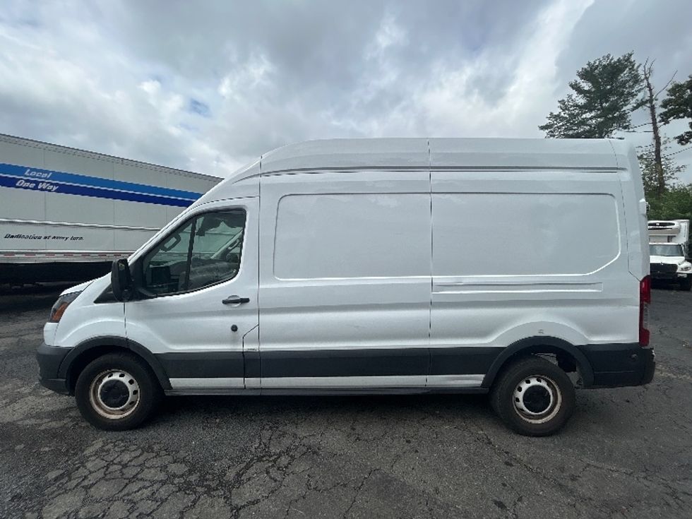 Cargo Van (Panel Van)-Light and Medium Duty Trucks-Ford-2022-Transit 250-Alexandria-VA-70,698\n\t\tmiles-$ 37,500 - Image 4