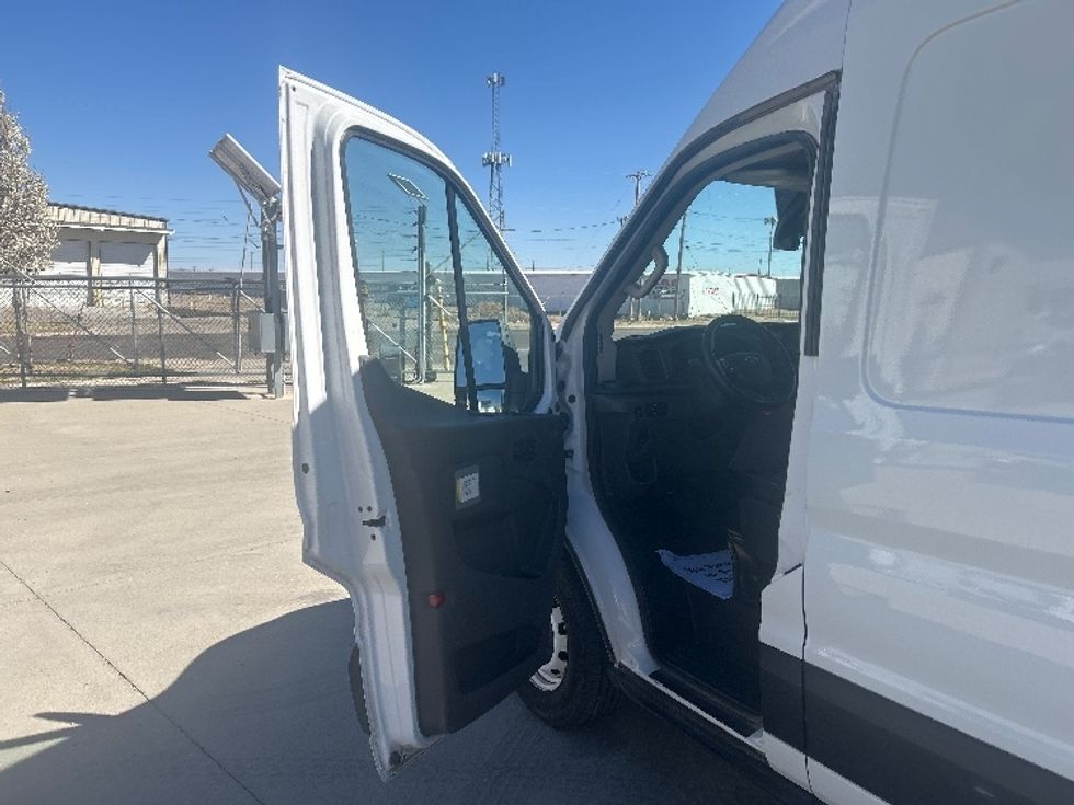 Cargo Van (Panel Van)-Light and Medium Duty Trucks-Ford-2022-Transit 250-Amarillo-TX-141,737\n\t\tmiles-$ 29,500 - Image 16