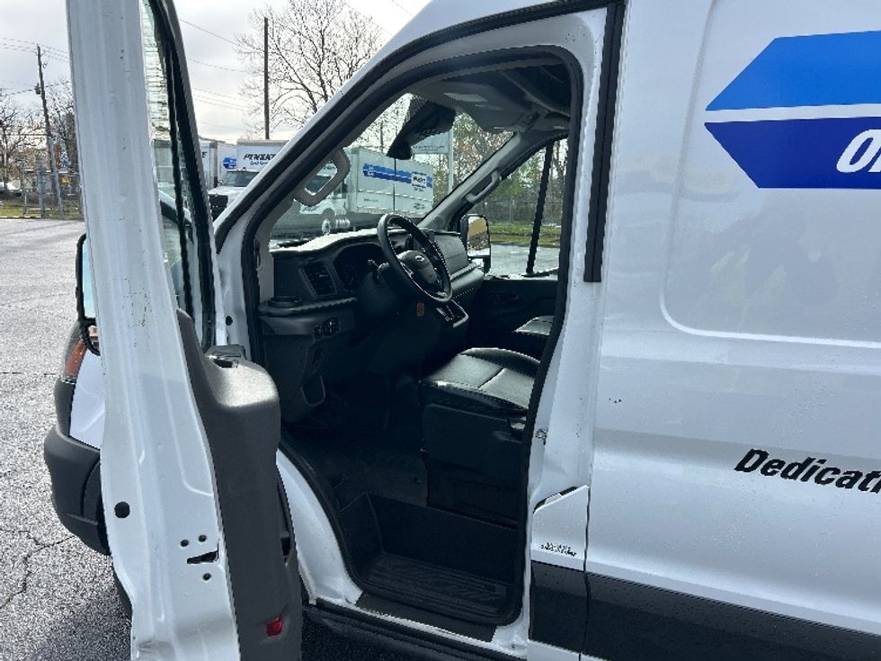 Cargo Van (Panel Van)-Light and Medium Duty Trucks-Ford-2022-Transit 250-Atlanta-GA-140,136\n\t\tmiles-$ 29,000 - Image 16
