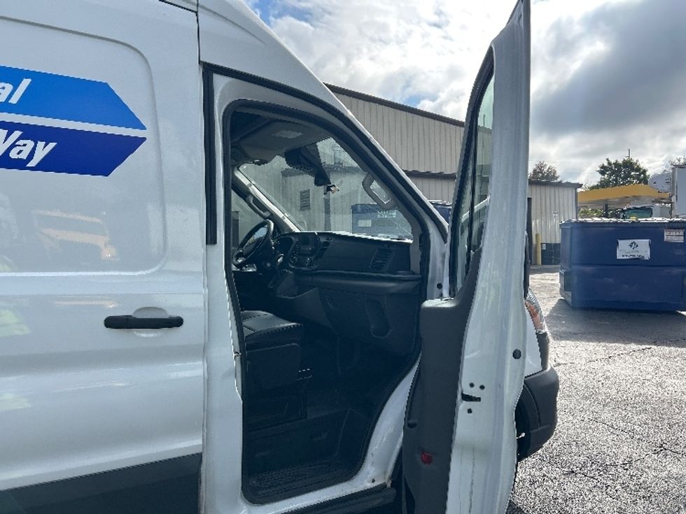 Cargo Van (Panel Van)-Light and Medium Duty Trucks-Ford-2022-Transit 250-Atlanta-GA-140,136\n\t\tmiles-$ 29,000 - Image 20