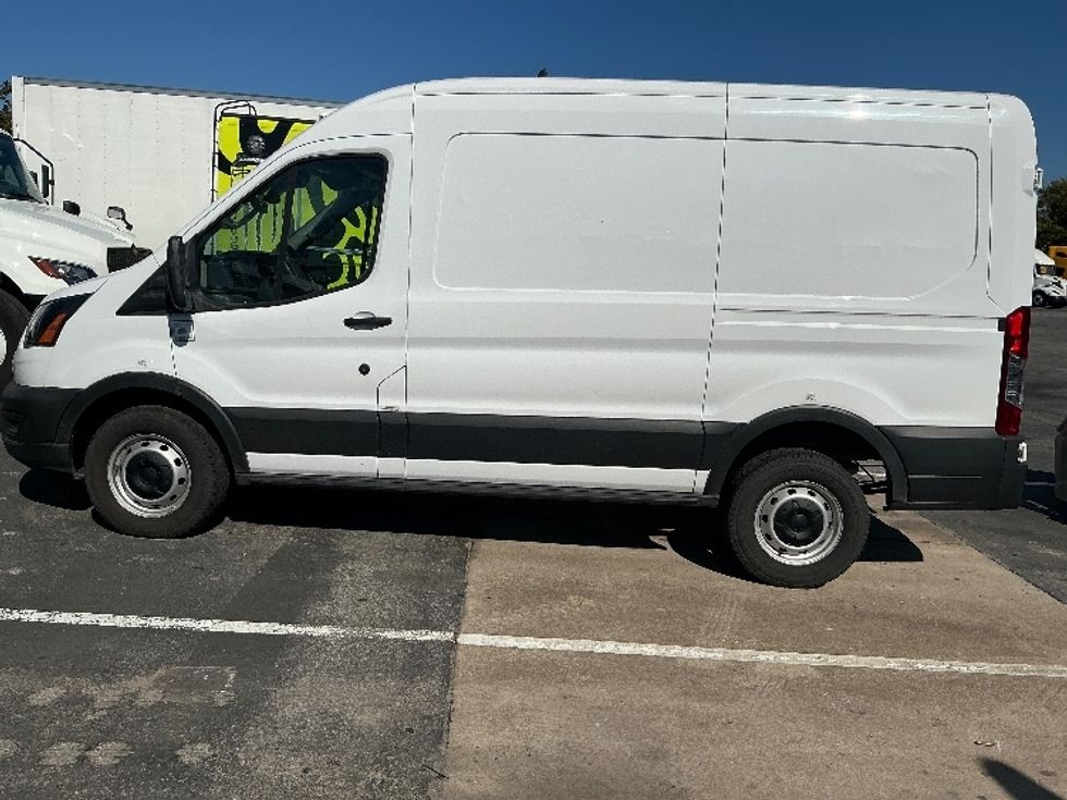 2022 Ford Transit photo 3