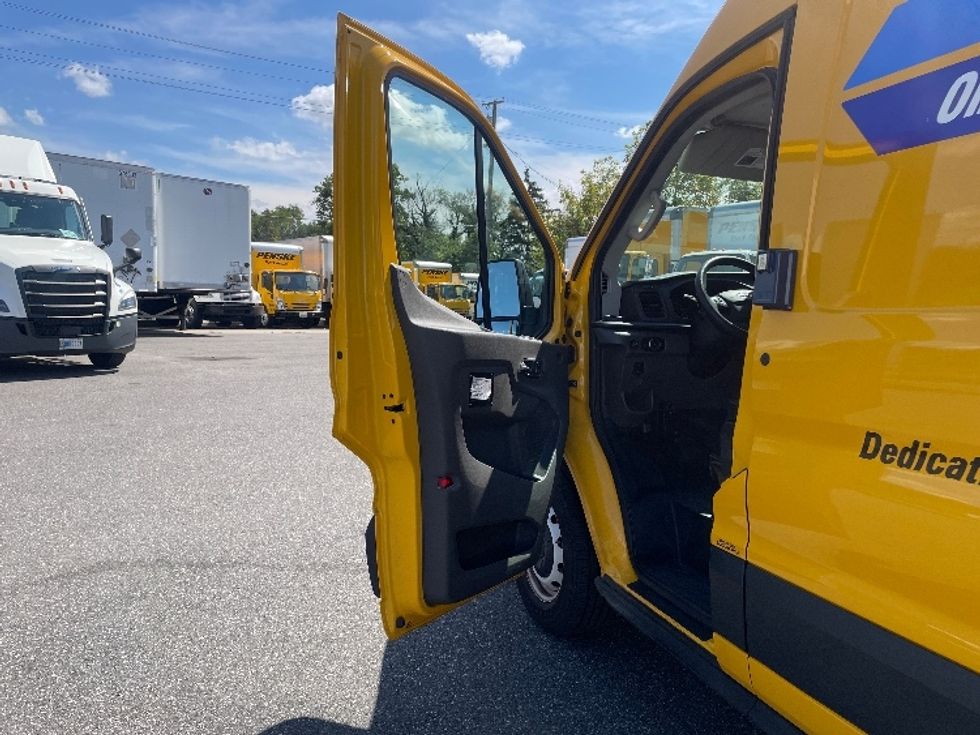 Cargo Van (Panel Van)-Light and Medium Duty Trucks-Ford-2022-Transit 250-Baltimore-MD-41,665\n\t\tmiles-$ 35,250 - Image 15