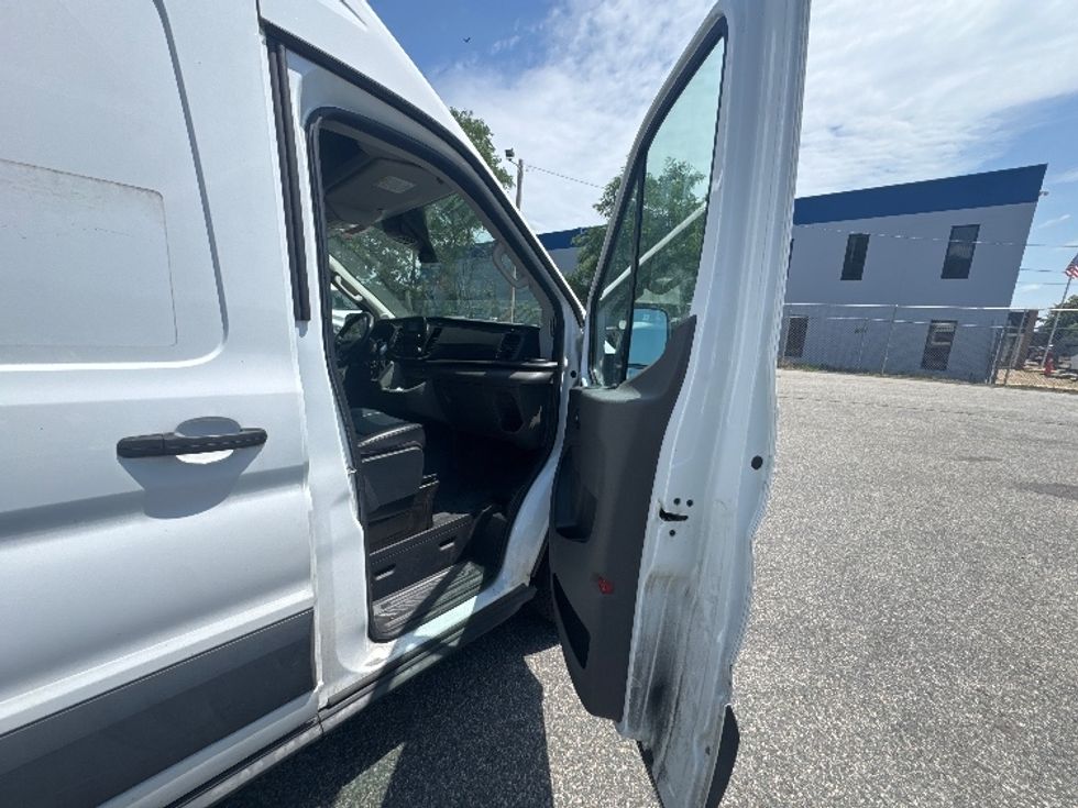 Cargo Van (Panel Van)-Light and Medium Duty Trucks-Ford-2022-Transit 250-Braintree-MA-73,378\n\t\tmiles-$ 39,750 - Image 17