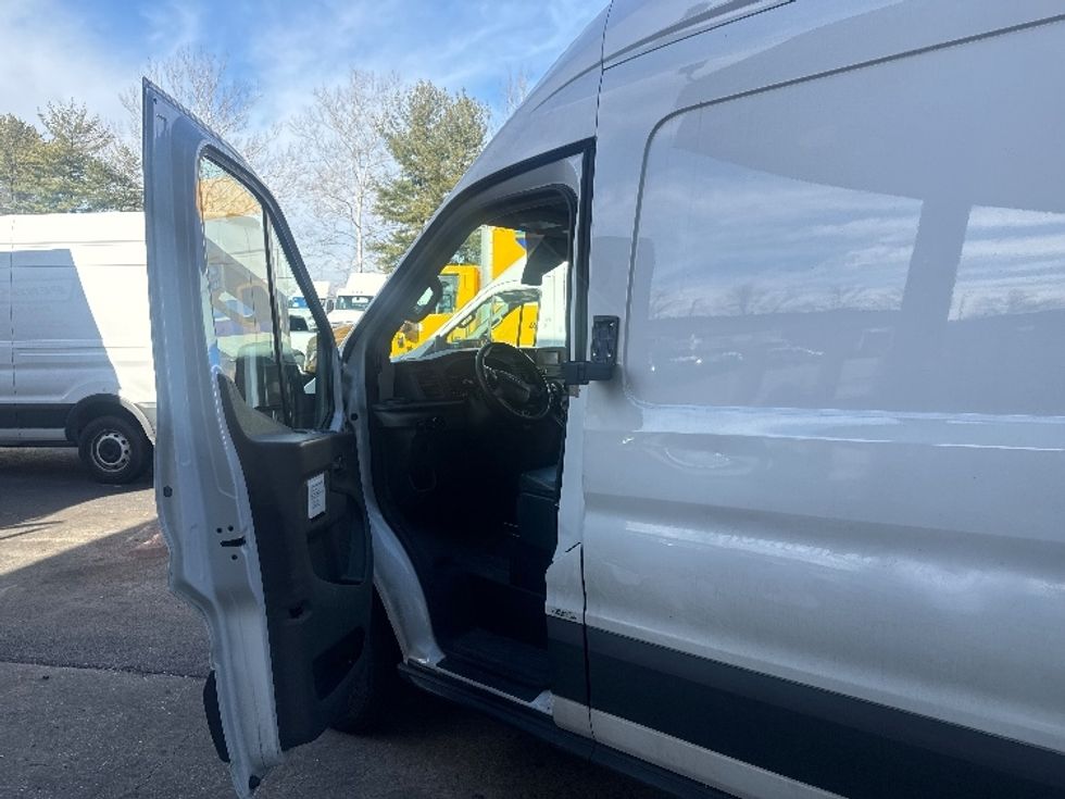 Cargo Van (Panel Van)-Light and Medium Duty Trucks-Ford-2022-Transit 250-Capitol Heights-MD-35,963\n\t\tmiles-$ 41,000 - Image 15