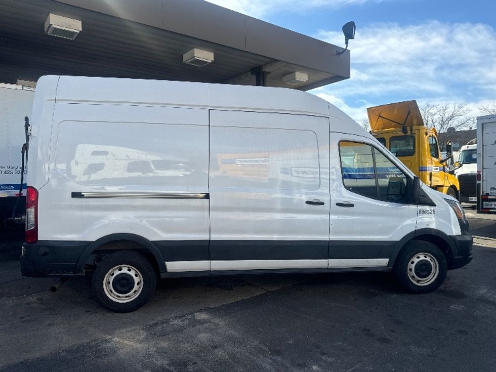 Cargo Van (Panel Van)-Light and Medium Duty Trucks-Ford-2022-Transit 250-Capitol Heights-MD-35,963\n\t\tmiles-$ 41,000 - Image 14