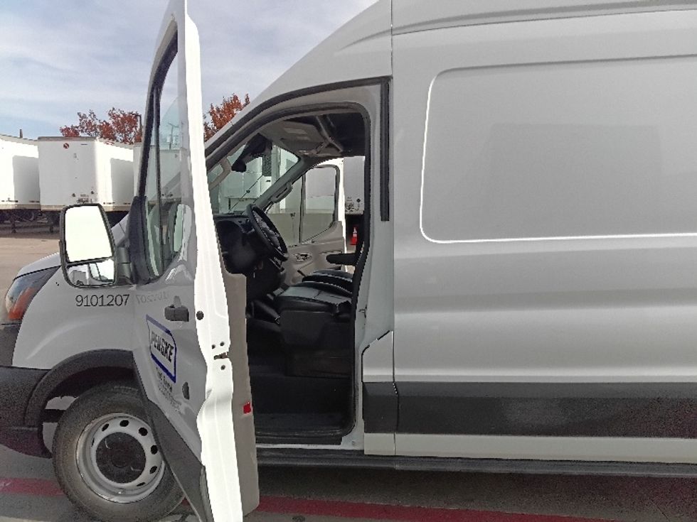 Cargo Van (Panel Van)-Light and Medium Duty Trucks-Ford-2022-Transit 250-Carson-CA-114,005\n\t\tmiles-$ 33,750 - Image 15