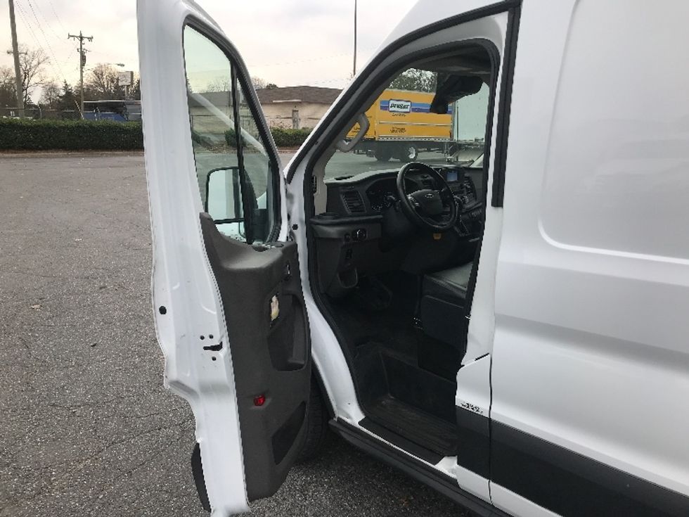 Cargo Van (Panel Van)-Light and Medium Duty Trucks-Ford-2022-Transit 250-Charlotte-NC-117,977\n\t\tmiles-$ 32,500 - Image 15